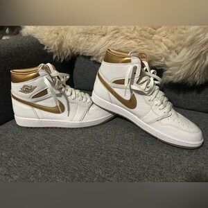 Nike Jordan 1 High OG Gold Metallic 10.5M/12W